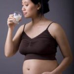 El consumo de leche en el embarazo puede ayudar a reducir las posibilidades de EM