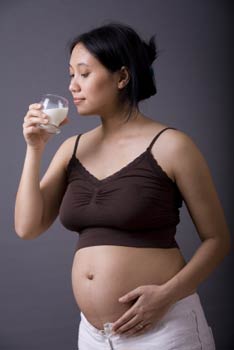 El consumo de leche en el embarazo puede ayudar a reducir las posibilidades de EM