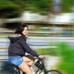 Los beneficios para la salud del uso de la bicicleta en la ciudad son mucho mayores que los riesgos por la contaminación y los accidentes de tráfico
