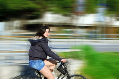 Los beneficios para la salud del uso de la bicicleta en la ciudad son mucho mayores que los riesgos por la contaminación y los accidentes de tráfico