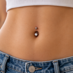 Piercing en el ombligo como ejemplo de perforación corporal y sus cuidados